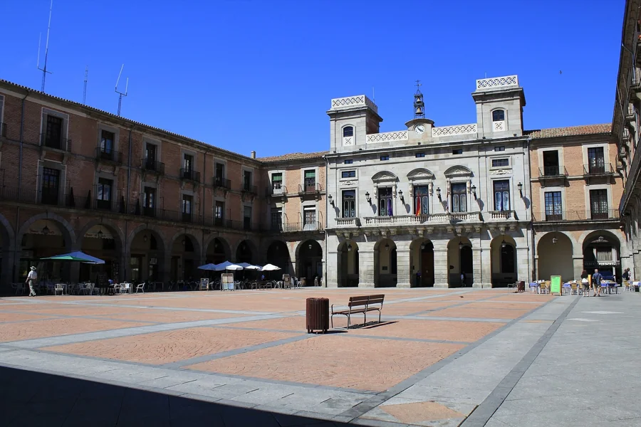 Ayuntamiento y Plaza del Mercado Chico