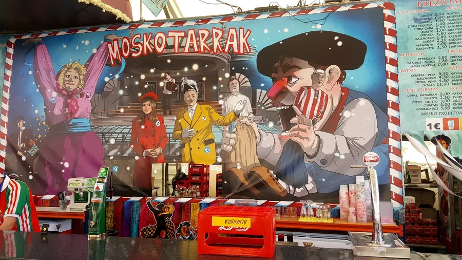 Txosnas de las comparsas en el Arenal durante la Aste Nagusia de Bilbao