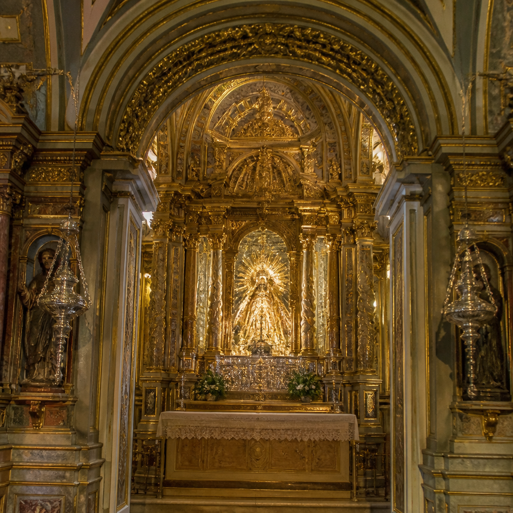 Camarín donde se custodia la imagen de la Virgen de la Sierra en el santuario.