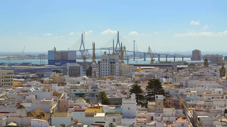 Vista de la bahía desde el mirador de la Torre Tavira en Cádiz centro