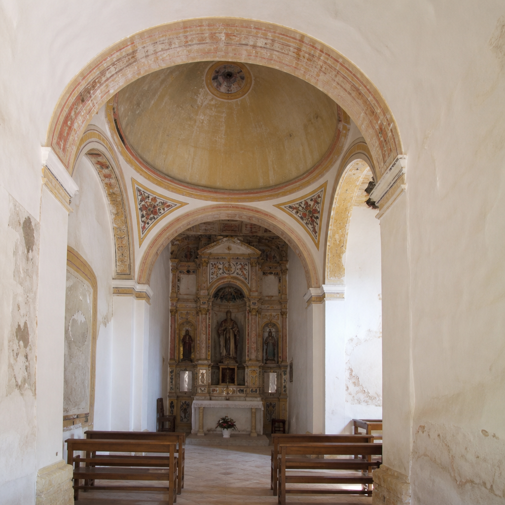 Cúpula rebajada y bóvedas del interior de la Ermita de Santa Rita en Espejo