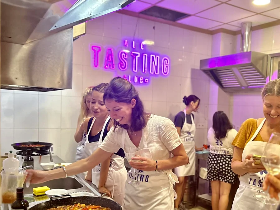 Recreación ilustrativa: Mercado Central y taller de paella alicantina