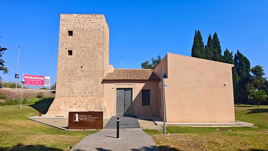 Recreación ilustrativa: Torre Sarrió y las defensas de la Huerta, con el arqueólogo José Luis Menéndez Fueyo