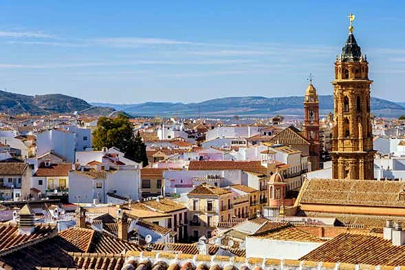 Recreación ilustrativa: Antequera al completo: dólmenes, casco histórico y monumentos