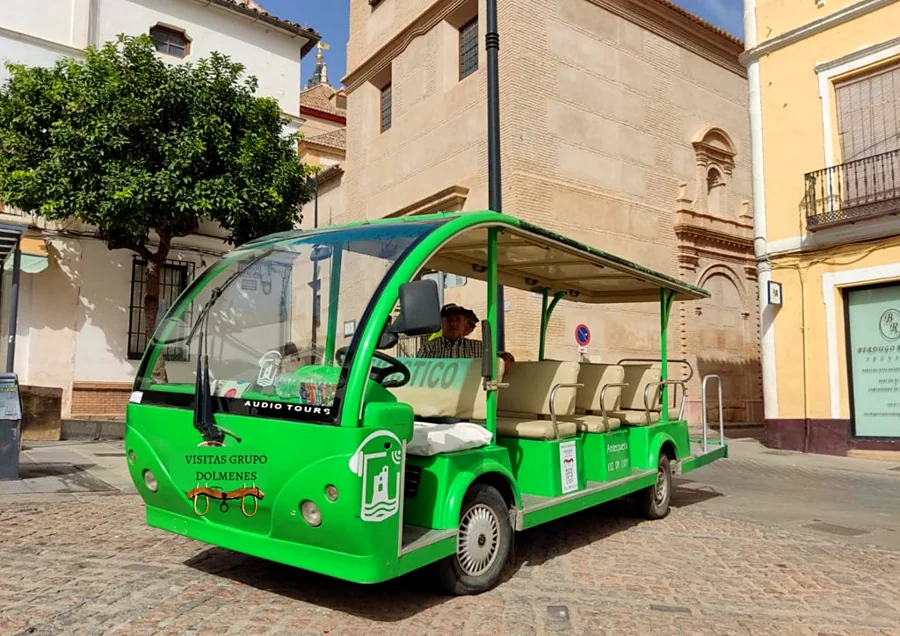 Recreación ilustrativa: Antequera en trenecito con guía local