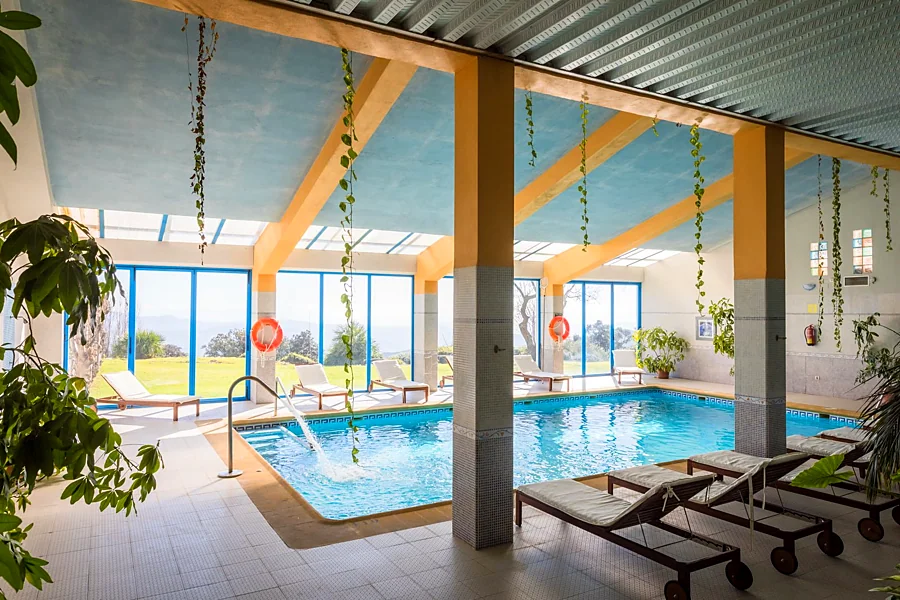 Recreación ilustrativa: Circuito privado de spa con jacuzzi, sauna y baño turco