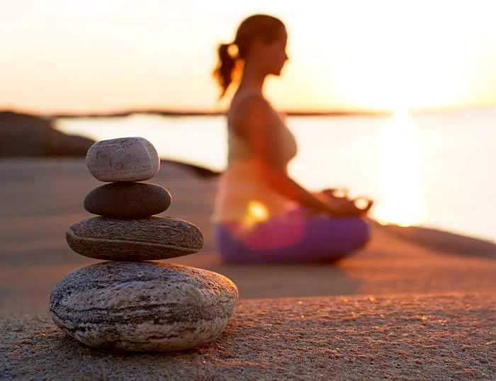 Recreación ilustrativa: Taller de meditación con reserva