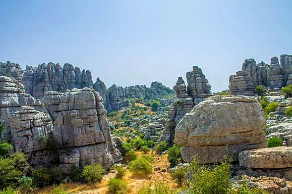 Recreación ilustrativa: El Torcal y los Dólmenes: recorrido guiado desde Antequera