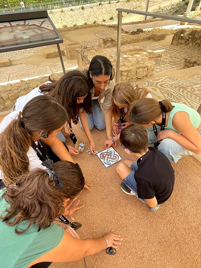 Recreación ilustrativa: La vida cotidiana romana en la Villa Romana de la Estación