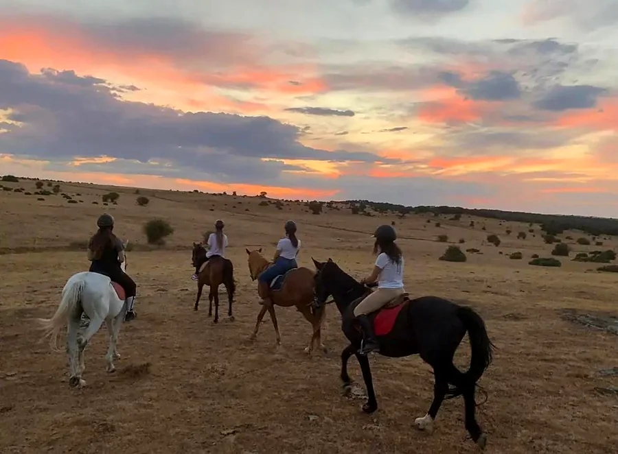 Recreación ilustrativa: Ruta a caballo por Campo Azálvaro