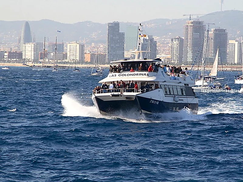 Recreación ilustrativa: Paseo por el Port Vell con Las Golondrinas por la Festa del Roser