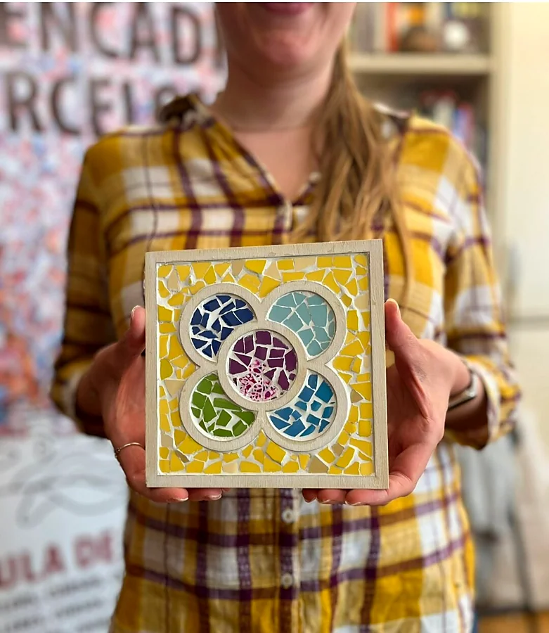 Recreación ilustrativa: Haz una baldosa de Barcelona con la Flor de Barcelona