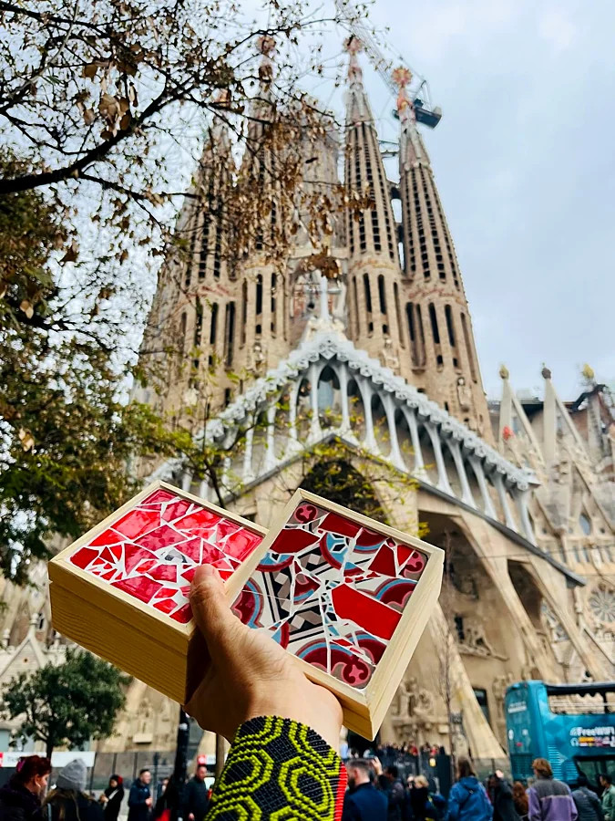 Recreación ilustrativa: Crea una caja de mosaico al estilo Gaudí