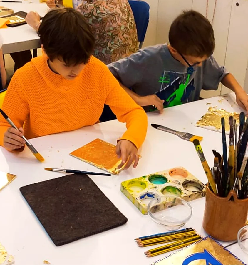 Recreación ilustrativa: Pinta como en el Gótico: temple, madera y pan de oro