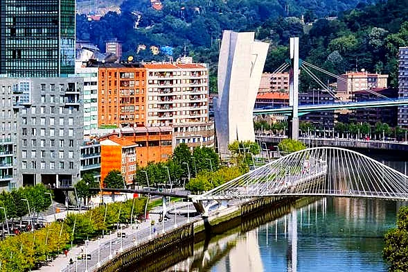Recreación ilustrativa: Bilbao moderno: arquitectura y transformación urbana