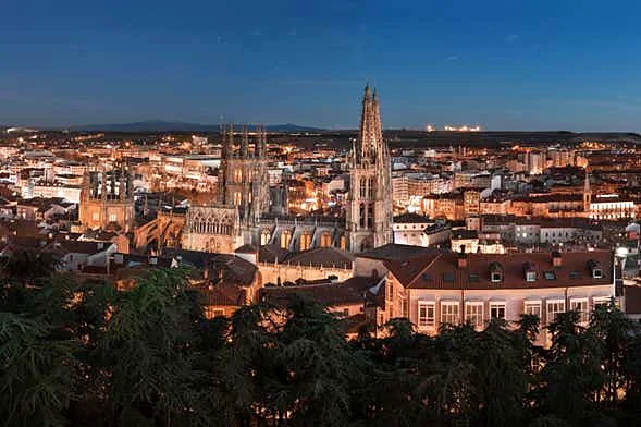 Recreación ilustrativa: Misterios y leyendas de Burgos al anochecer