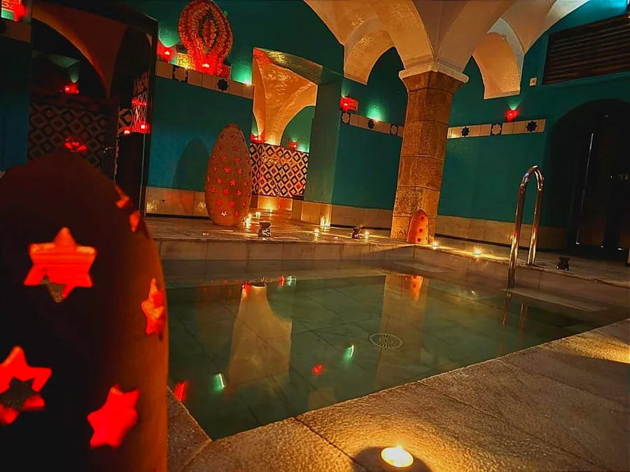 Recreación ilustrativa: Hammam árabe con aromaterapia y masaje