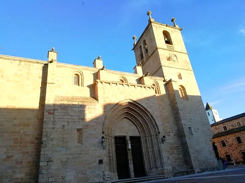 Recreación ilustrativa: Maravillas de Cáceres y visita a la Concatedral