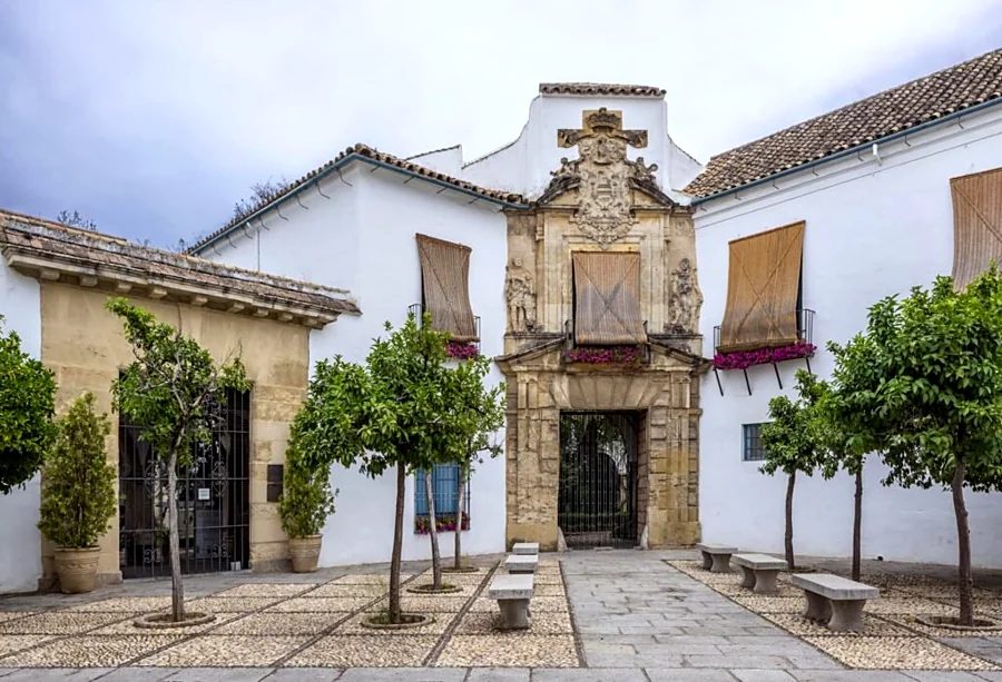 Recreación ilustrativa: Los patios y salones del Palacio de Viana con guía