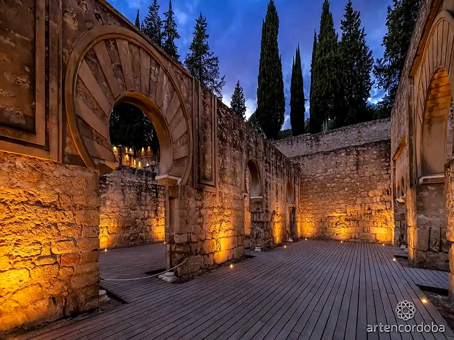Recreación ilustrativa: Medina Azahara iluminada: visita guiada nocturna