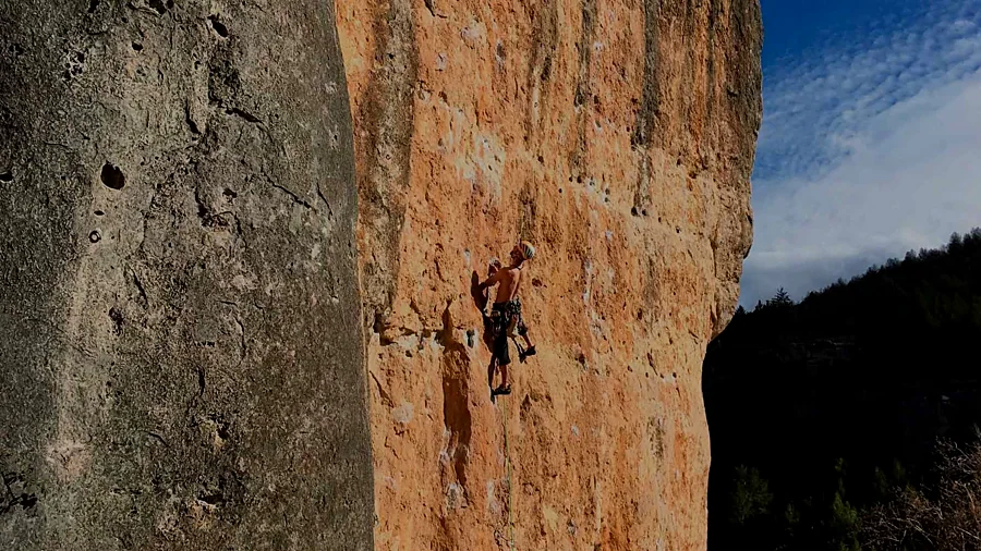 Recreación ilustrativa: Curso de iniciación a la escalada deportiva en las Hoces