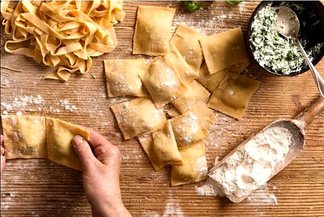 Recreación ilustrativa: Prepara pasta fresca, raviolis y gnocchis con Kookin