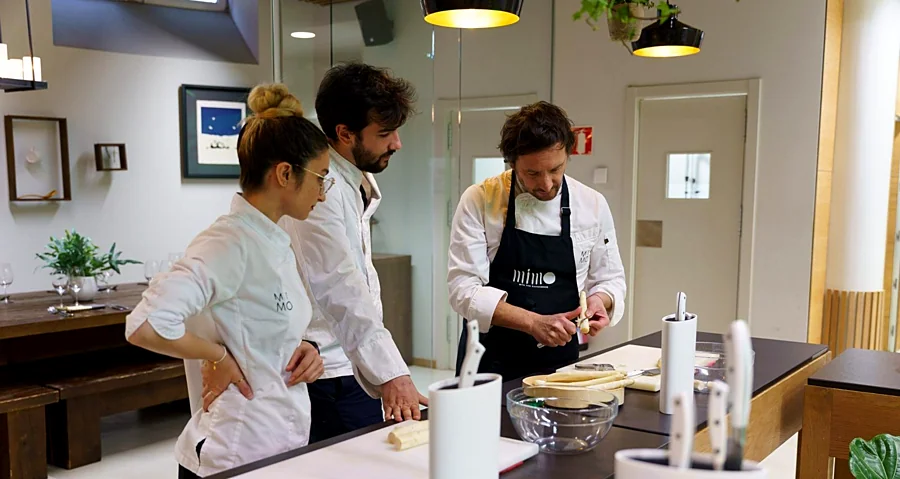 Recreación ilustrativa: Visita al mercado y clase de cocina de temporada