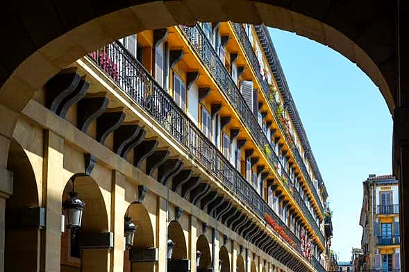 Recreación ilustrativa: Paseo guiado por la Parte Vieja y el centro