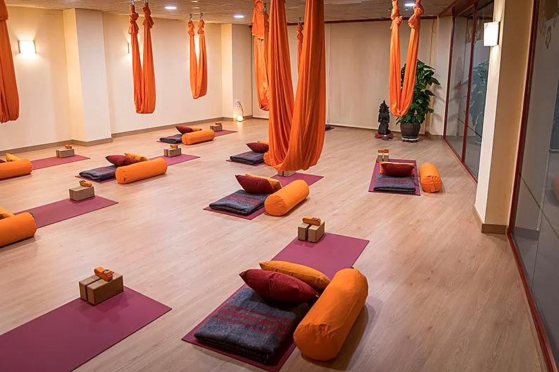 Recreación ilustrativa: Semana de prueba de yoga en dos centros de Girona