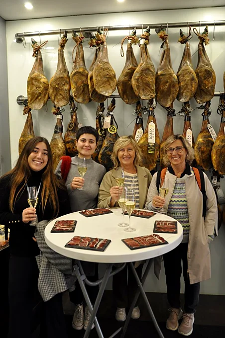 Recreación ilustrativa: Girona Morning Food Tour y mercado local