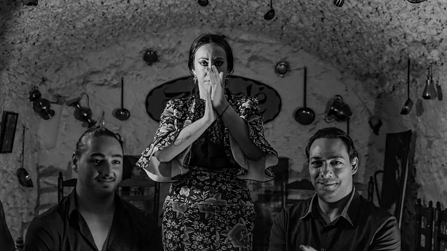 Recreación ilustrativa: Zambra gitana en Cueva Zincalé