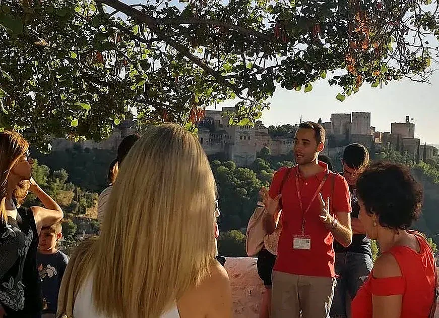 Recreación ilustrativa: Free Tour esencial por el centro y el Albaicín bajo