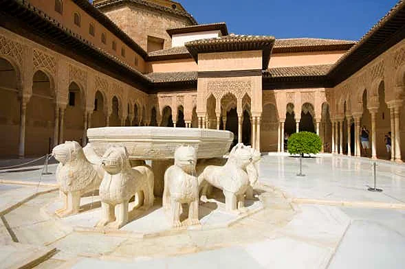 Recreación ilustrativa: Alhambra completa con Palacios Nazaríes y guía oficial