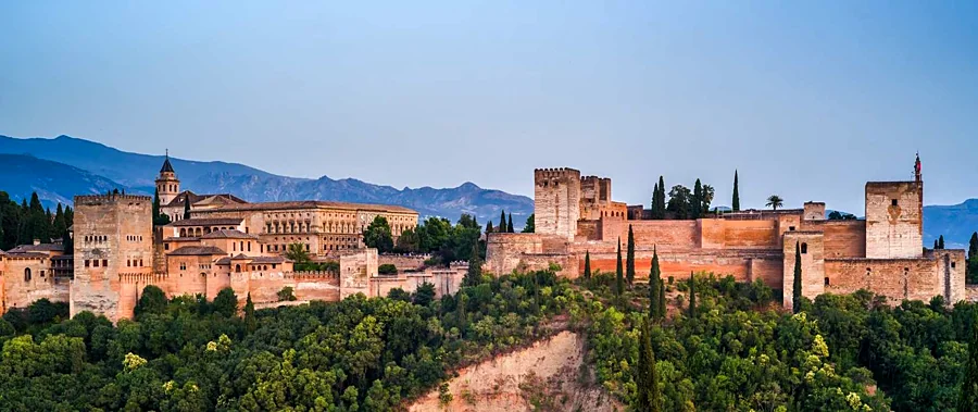 Recreación ilustrativa: Granada City Tour: recorrido panorámico en tren turístico