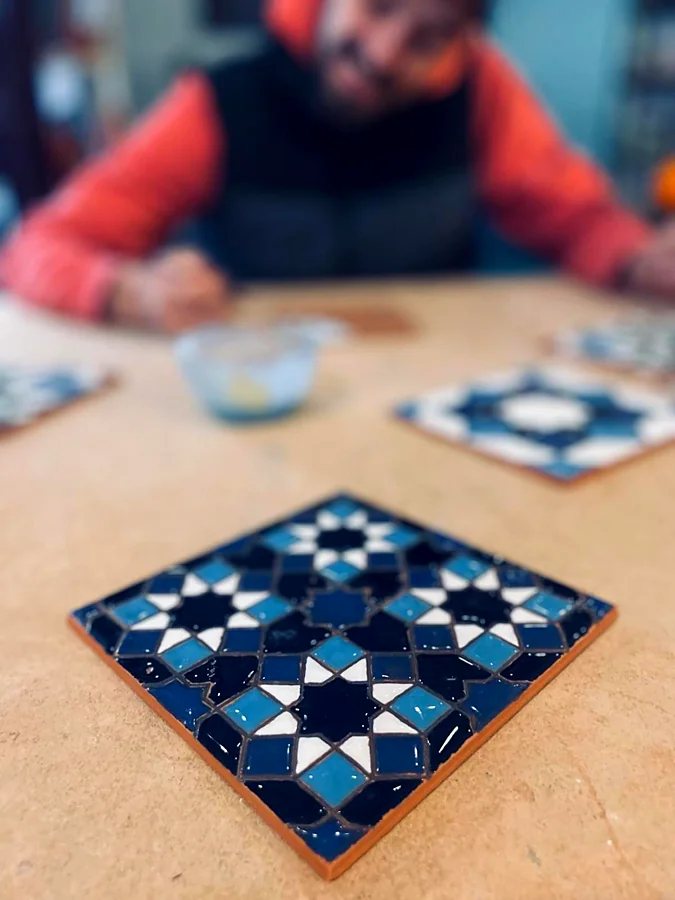 Recreación ilustrativa: Pinta un azulejo árabe inspirado en la Alhambra