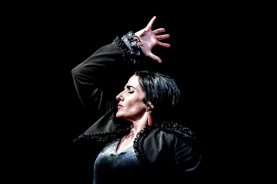 Recreación ilustrativa: Tablao flamenco íntimo en La Guarida del Ángel