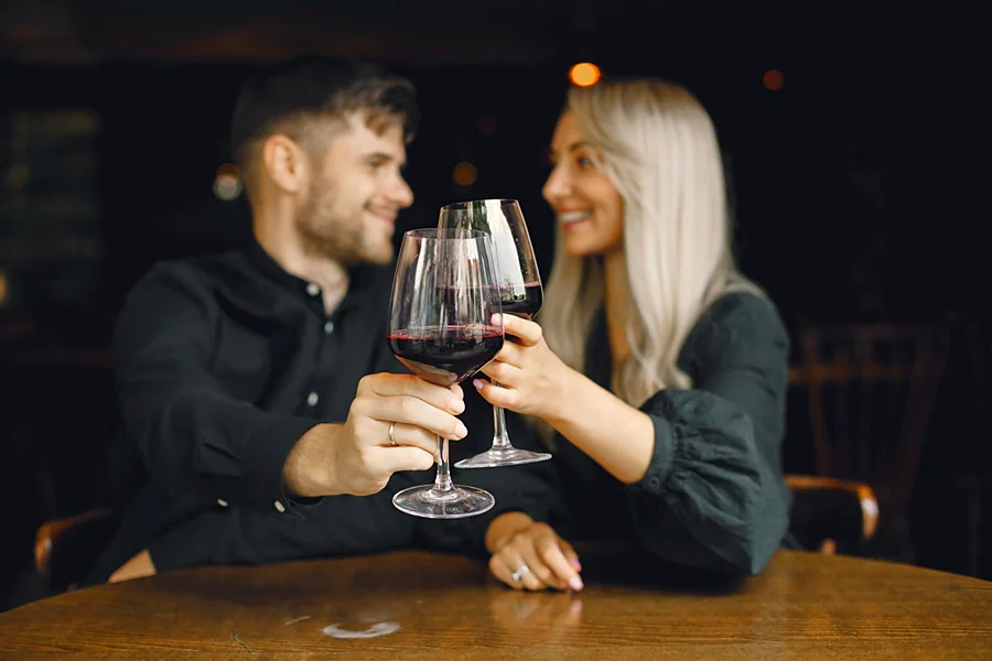 Recreación ilustrativa: Cata guiada de seis vinos con maridaje de ibéricos
