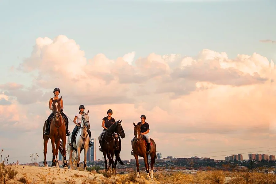 Recreación ilustrativa: A caballo por el monte de El Pardo