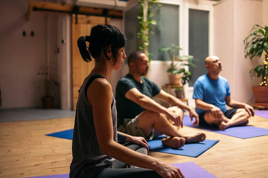 Recreación ilustrativa: Clase suelta de yoga en Puerta del Ángel