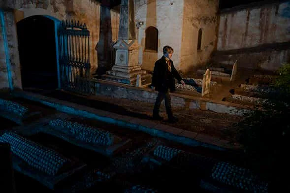 Recreación ilustrativa: Historias dramatizadas en el Cementerio Inglés