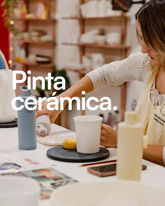 Recreación ilustrativa: Pinta y personaliza una pieza de cerámica