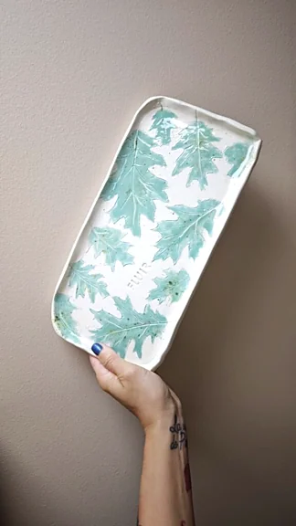 Recreación ilustrativa: Estampación botánica: crea dos piezas con flores y hojas
