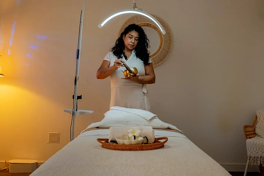 Recreación ilustrativa: Ritual detox de espalda con masaje