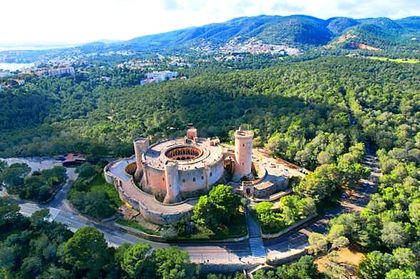 Recreación ilustrativa: Subida guiada al castillo de Bellver