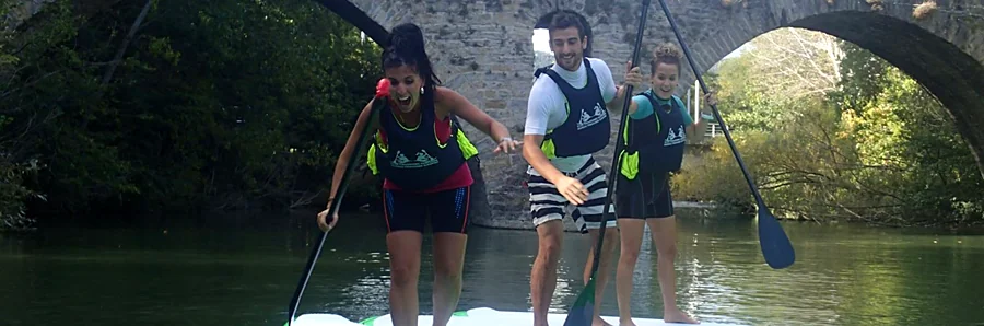 Recreación ilustrativa: Paddle surf en el río Arga
