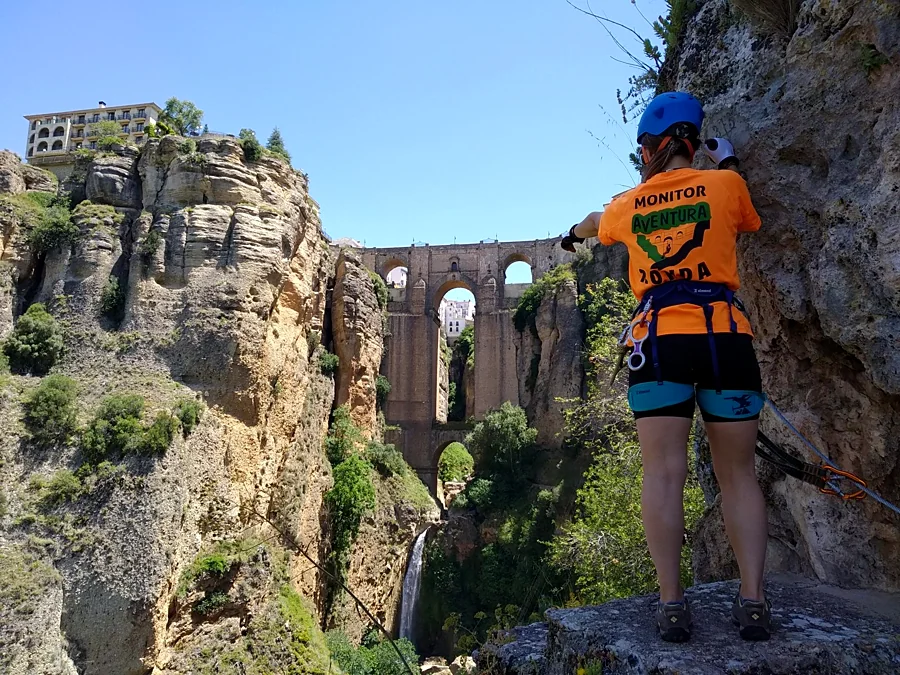 Recreación ilustrativa: Vía ferrata del Tajo de Ronda con Aventura Ronda
