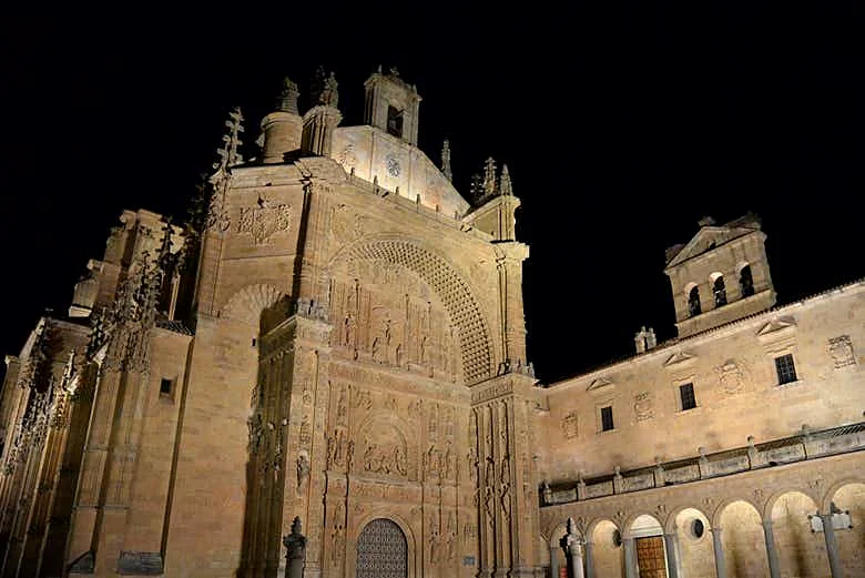 Recreación ilustrativa: Salamanca iluminada: free tour nocturno