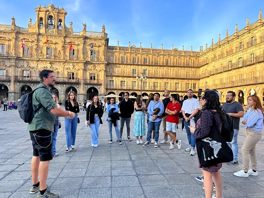 Recreación ilustrativa: Free tour Salamanca Esencial con guía oficial