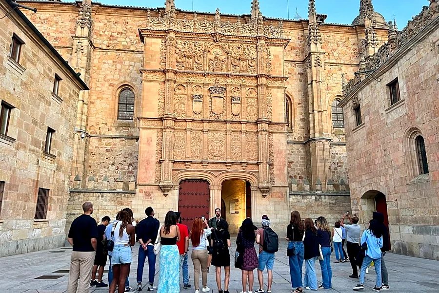 Recreación ilustrativa: Salamanca casi cronológica: del Puente Romano a la Plaza Mayor