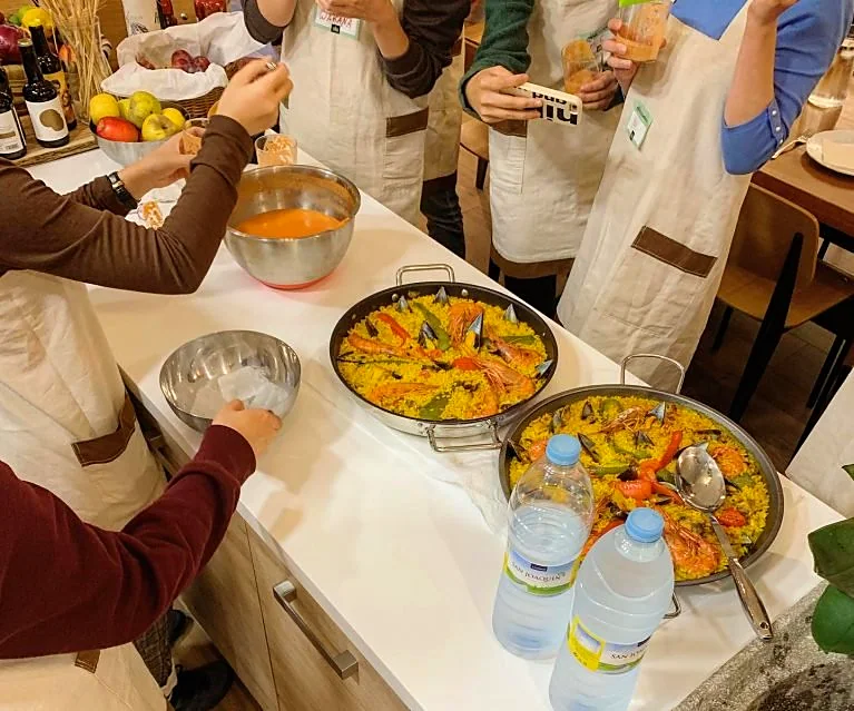 Recreación ilustrativa: Taller privado de cocina: prepara un menú y compártelo